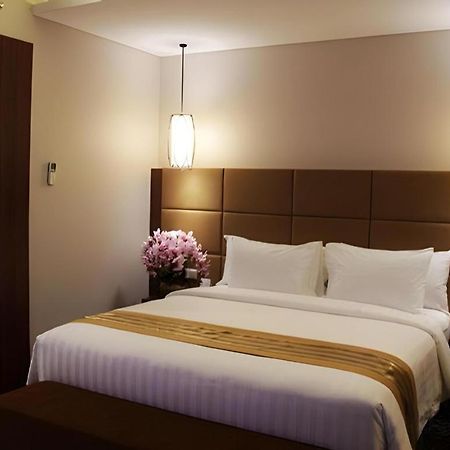Atrium Premiere Cilacap Esterno foto