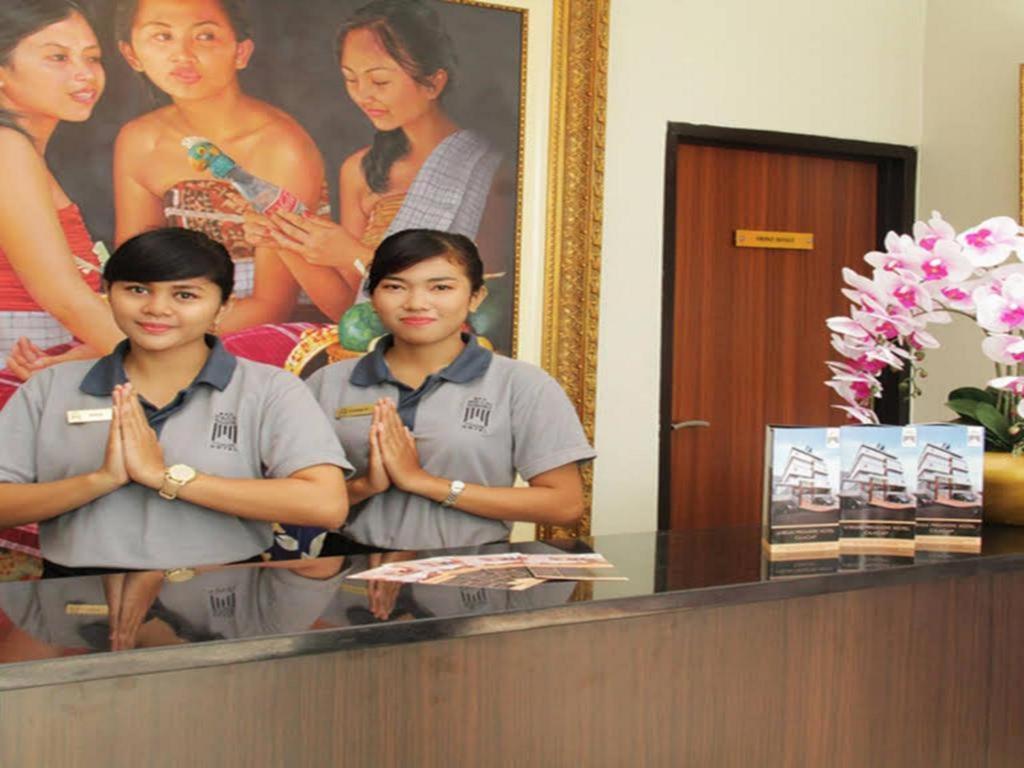Atrium Premiere Cilacap Esterno foto