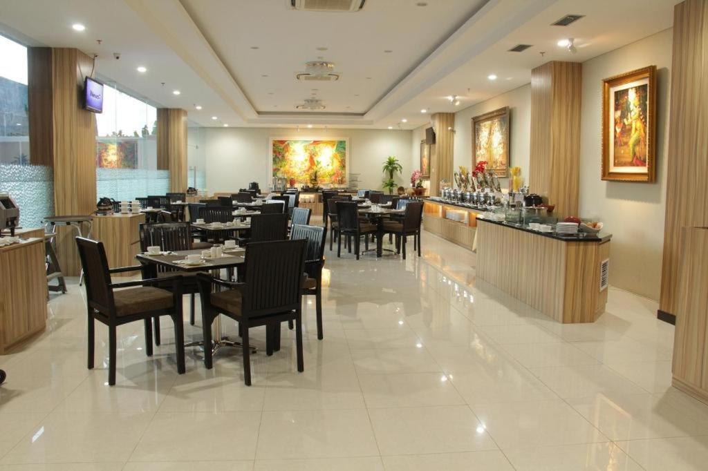 Atrium Premiere Cilacap Esterno foto