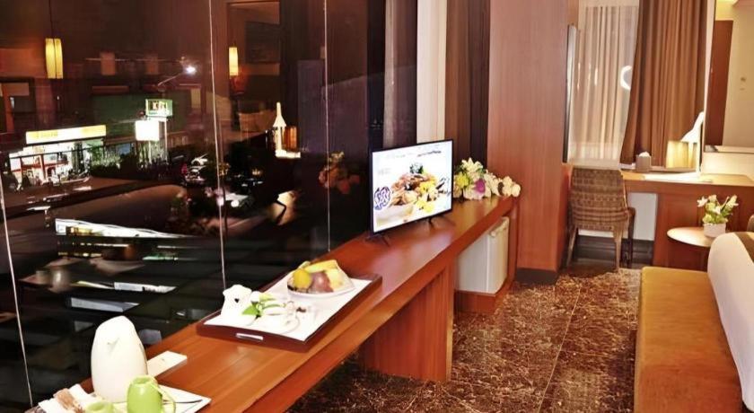 Atrium Premiere Cilacap Esterno foto