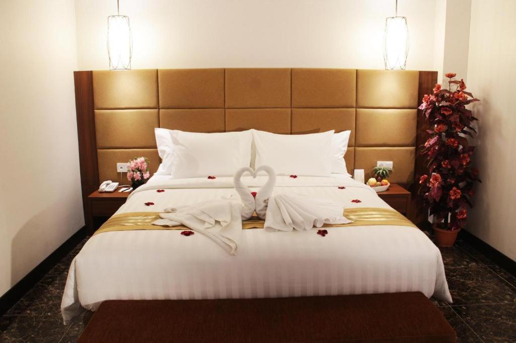 Atrium Premiere Cilacap Esterno foto