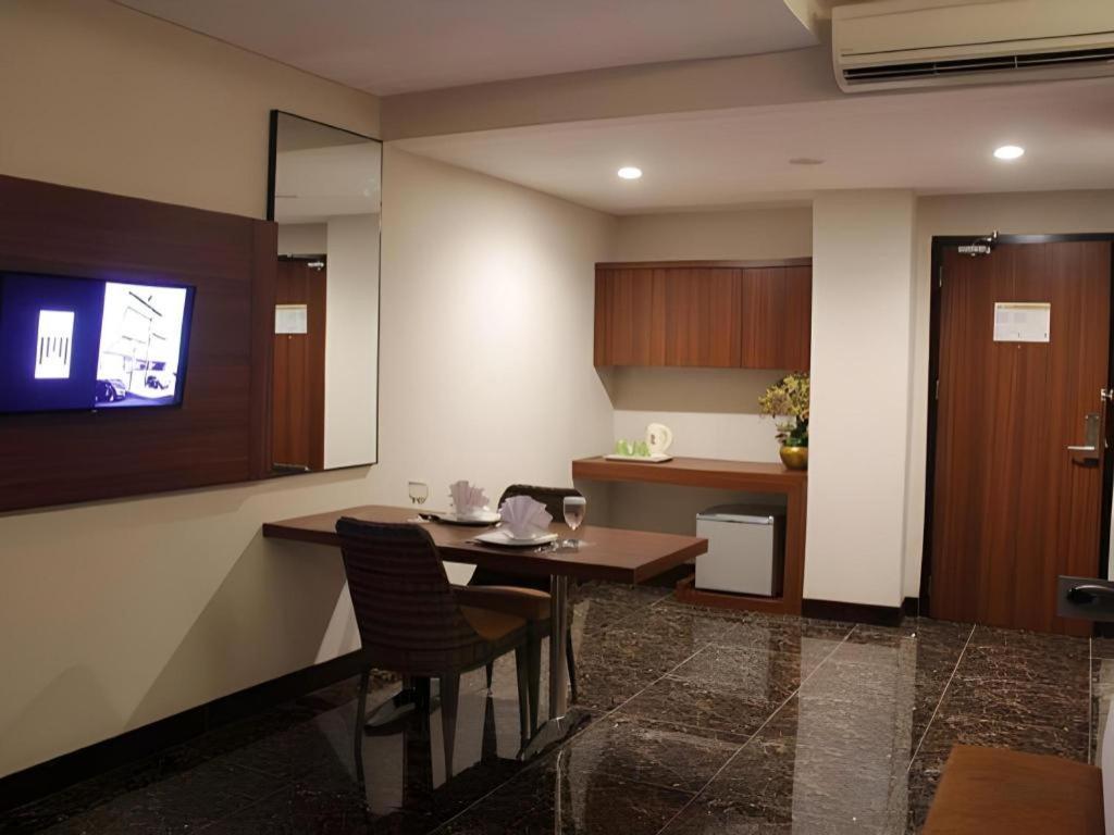Atrium Premiere Cilacap Esterno foto