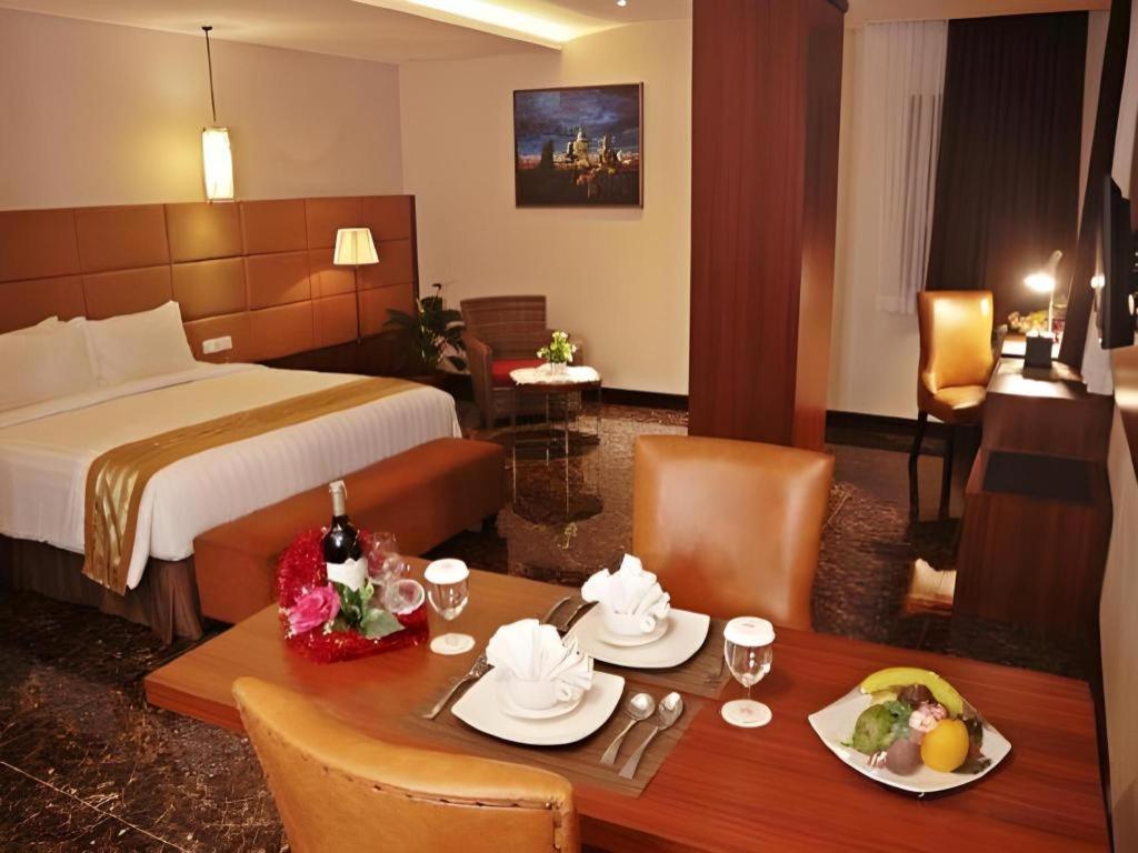 Atrium Premiere Cilacap Esterno foto