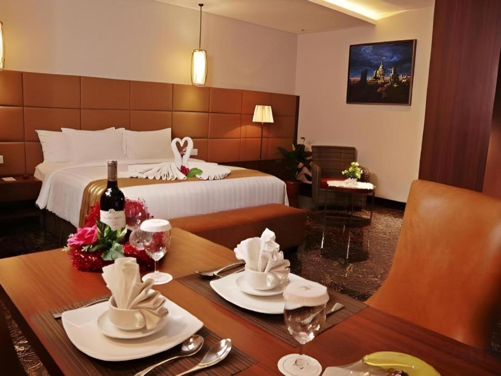 Atrium Premiere Cilacap Esterno foto