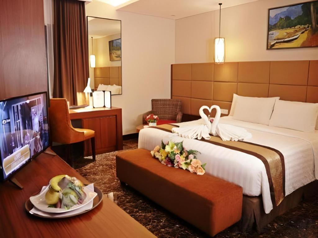 Atrium Premiere Cilacap Esterno foto