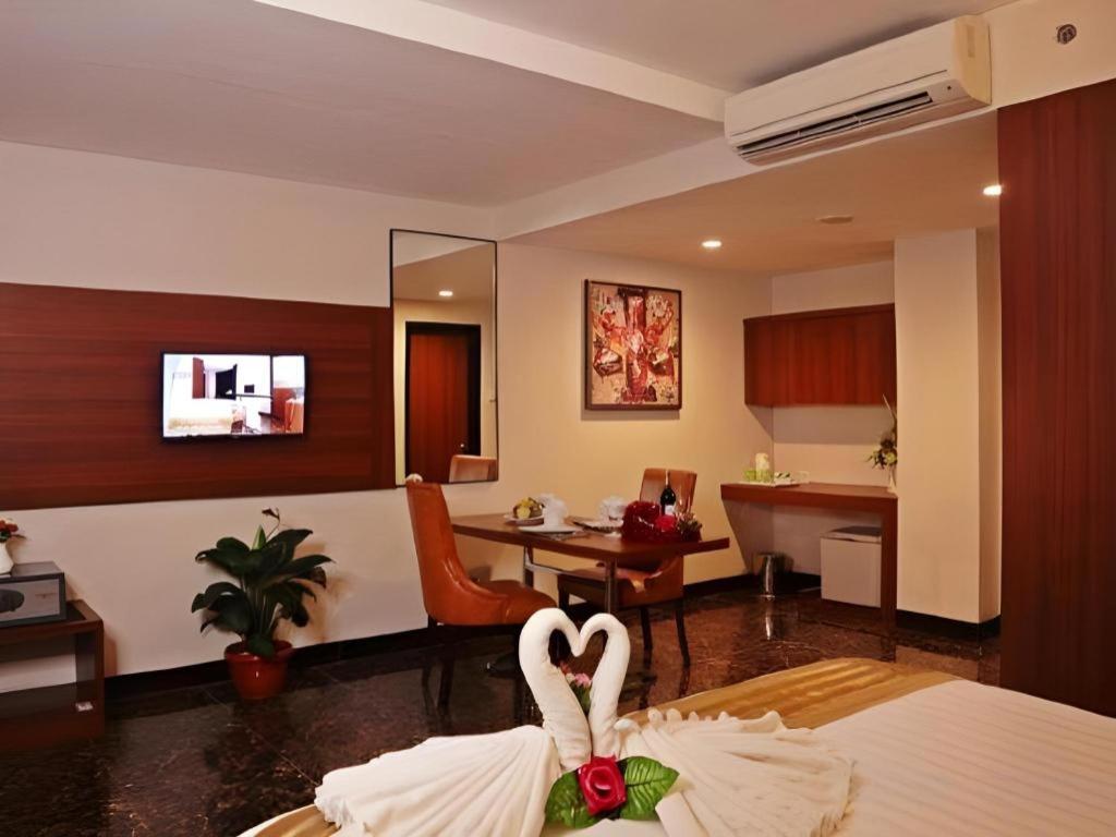 Atrium Premiere Cilacap Esterno foto