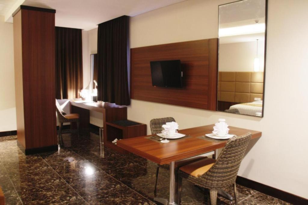 Atrium Premiere Cilacap Esterno foto