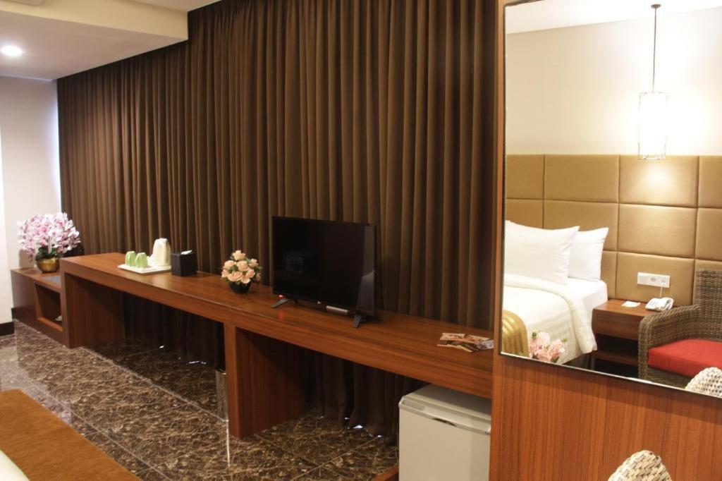 Atrium Premiere Cilacap Esterno foto