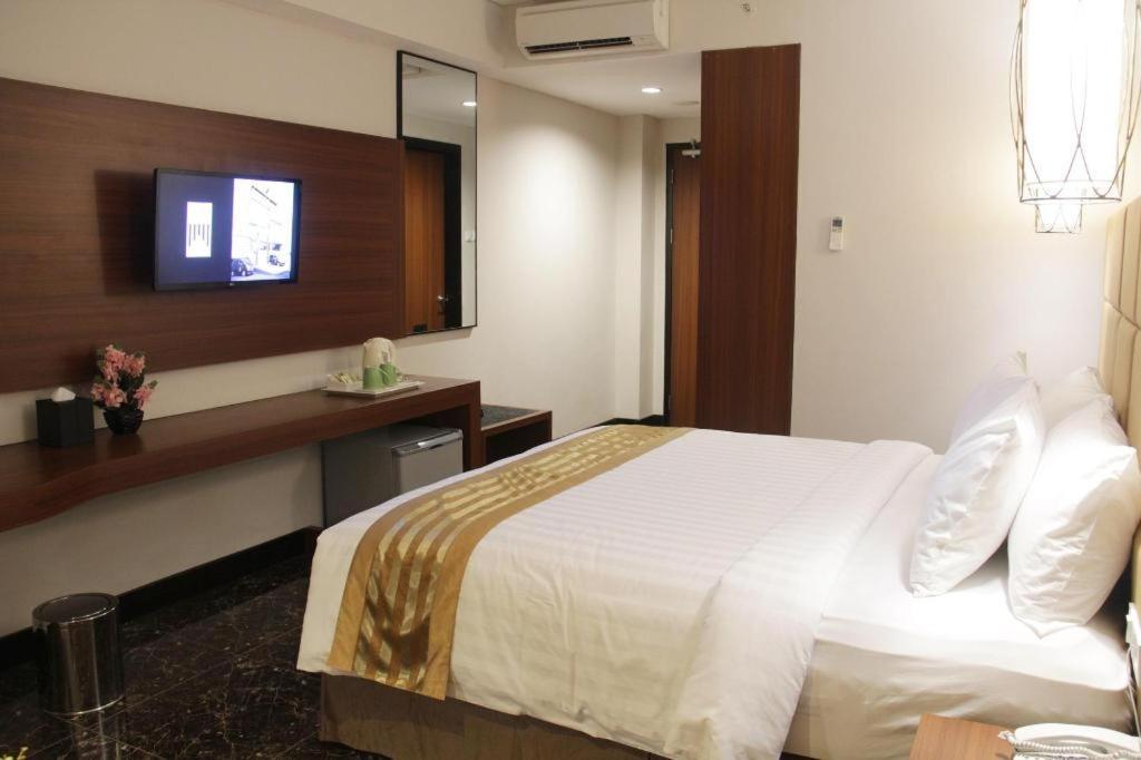 Atrium Premiere Cilacap Esterno foto