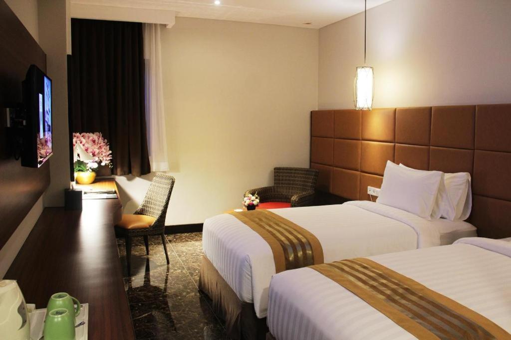 Atrium Premiere Cilacap Esterno foto