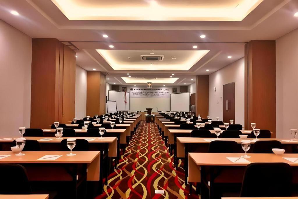 Atrium Premiere Cilacap Esterno foto
