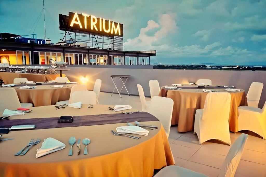 Atrium Premiere Cilacap Esterno foto