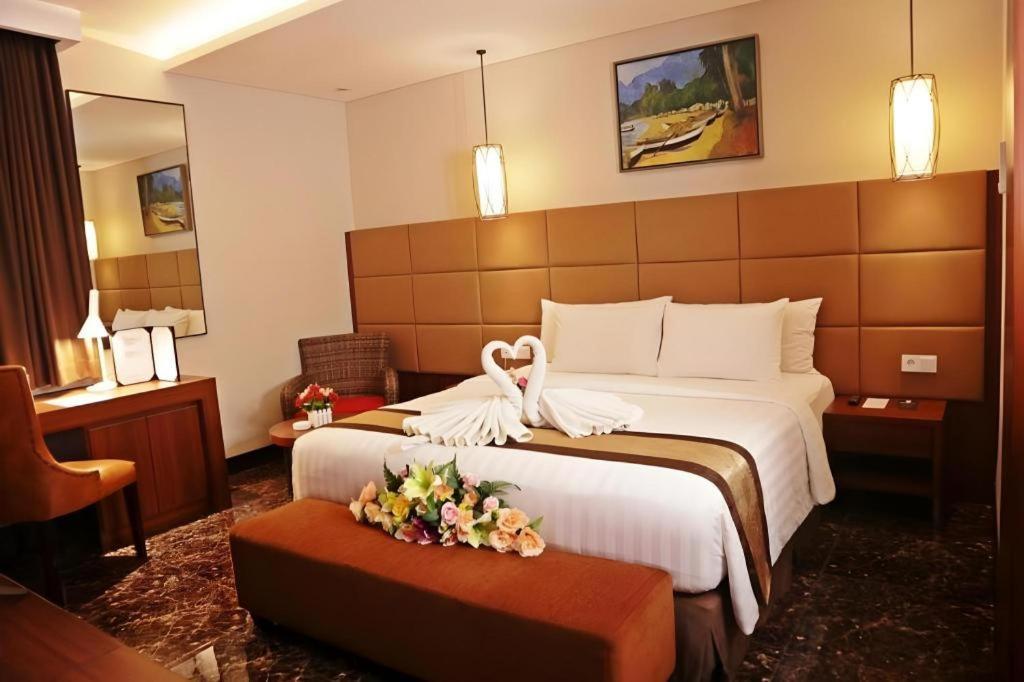 Atrium Premiere Cilacap Esterno foto