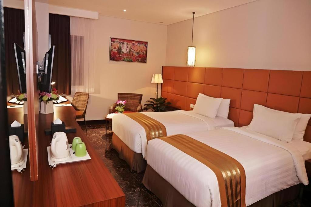 Atrium Premiere Cilacap Esterno foto