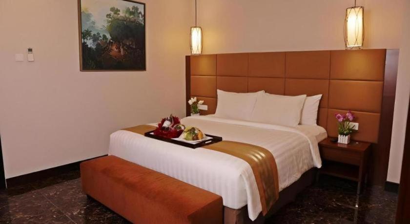 Atrium Premiere Cilacap Esterno foto