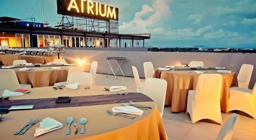 Atrium Premiere Cilacap Esterno foto