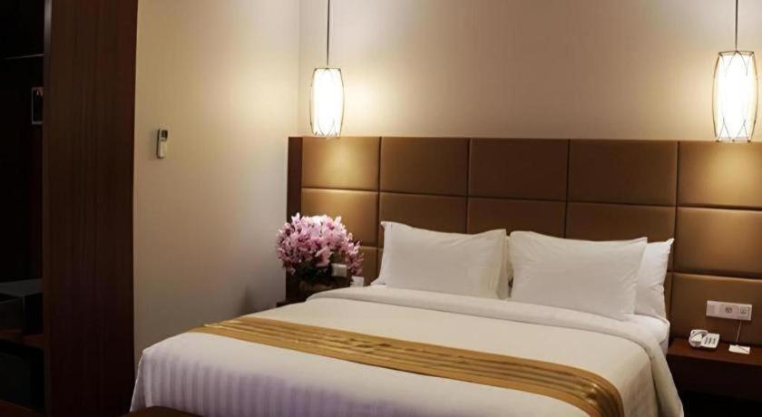 Atrium Premiere Cilacap Esterno foto