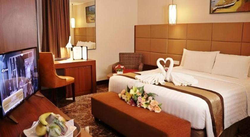 Atrium Premiere Cilacap Esterno foto