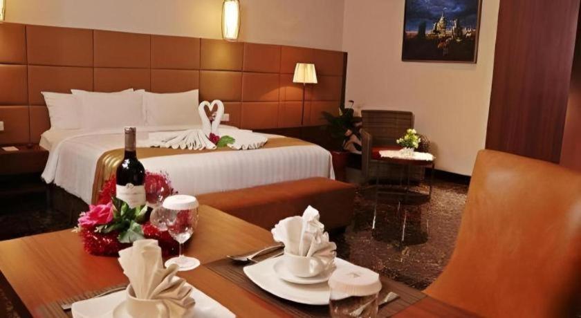 Atrium Premiere Cilacap Esterno foto