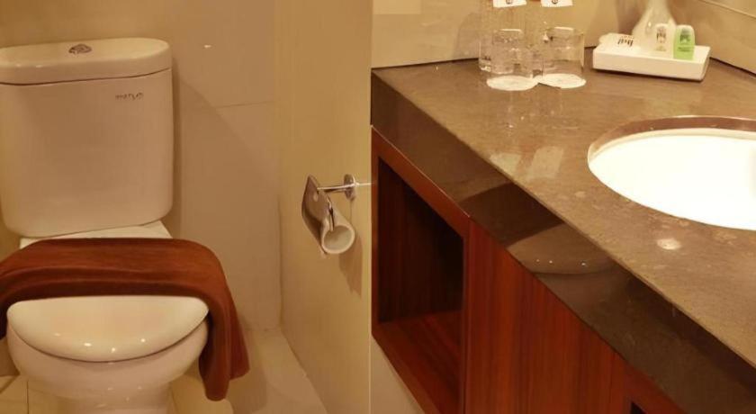 Atrium Premiere Cilacap Esterno foto