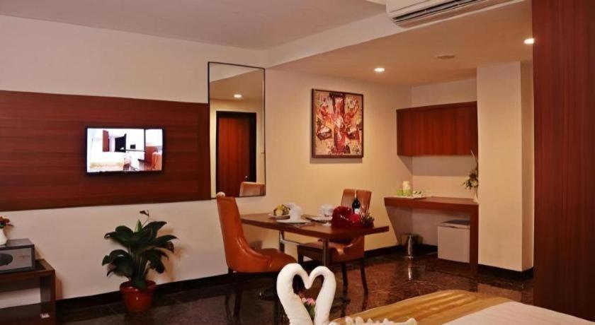 Atrium Premiere Cilacap Esterno foto