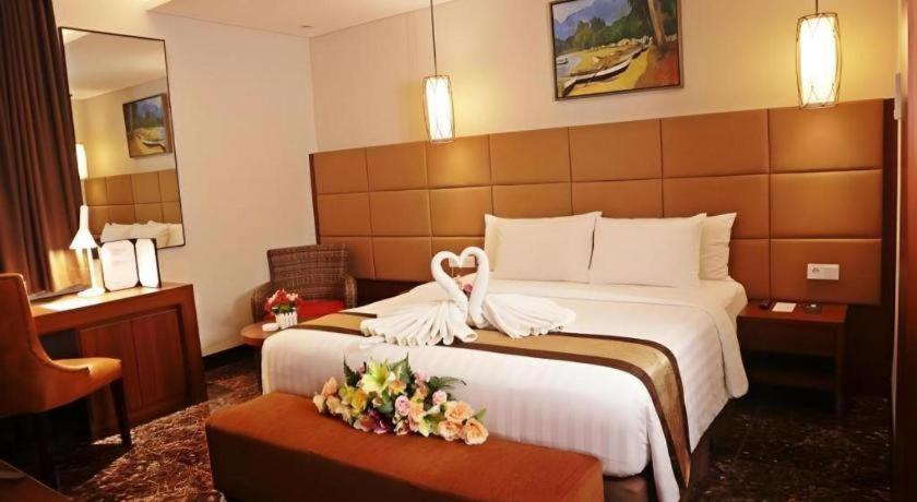 Atrium Premiere Cilacap Esterno foto