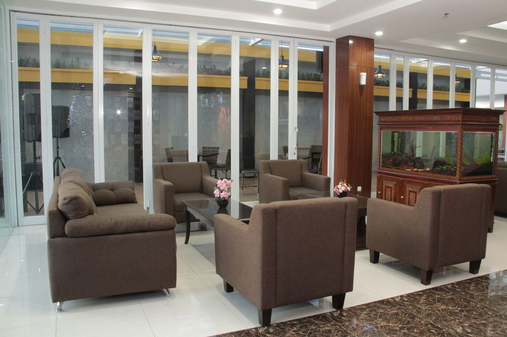 Atrium Premiere Cilacap Esterno foto