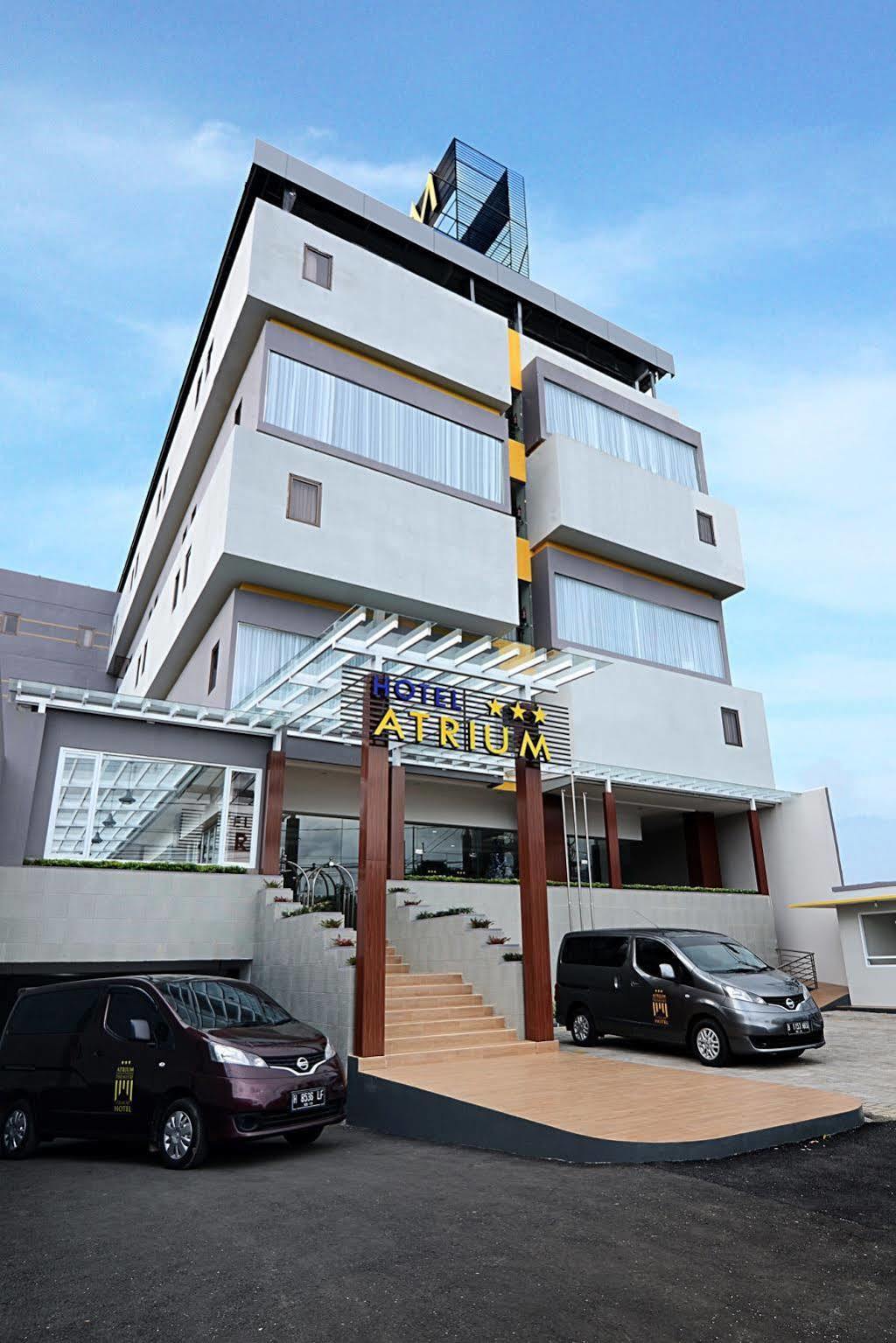 Atrium Premiere Cilacap Esterno foto