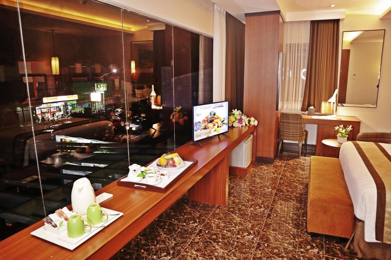 Atrium Premiere Cilacap Esterno foto