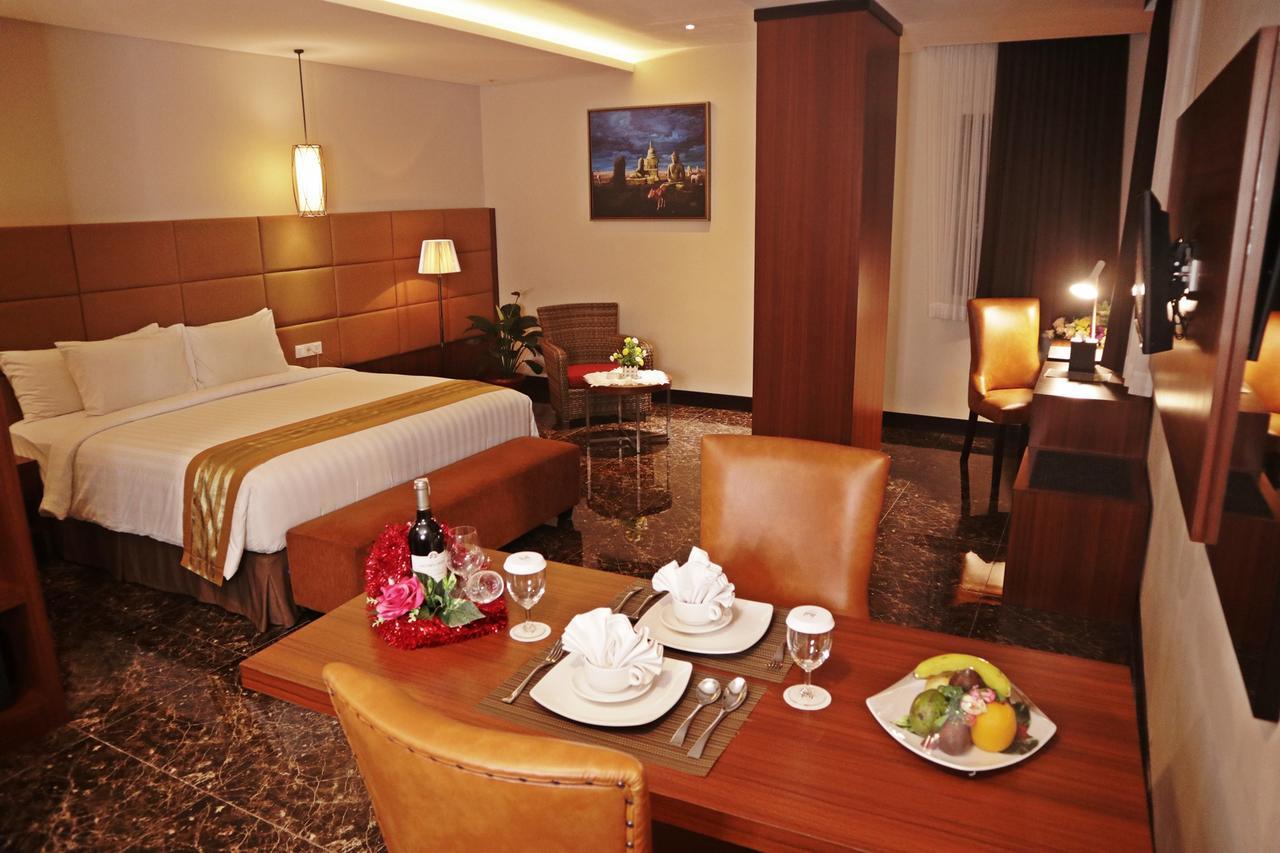 Atrium Premiere Cilacap Esterno foto