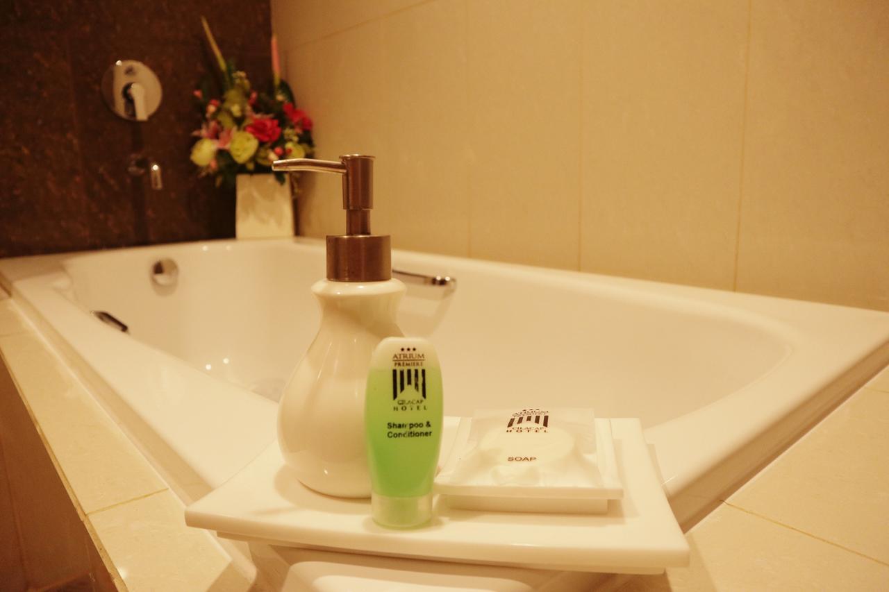Atrium Premiere Cilacap Esterno foto