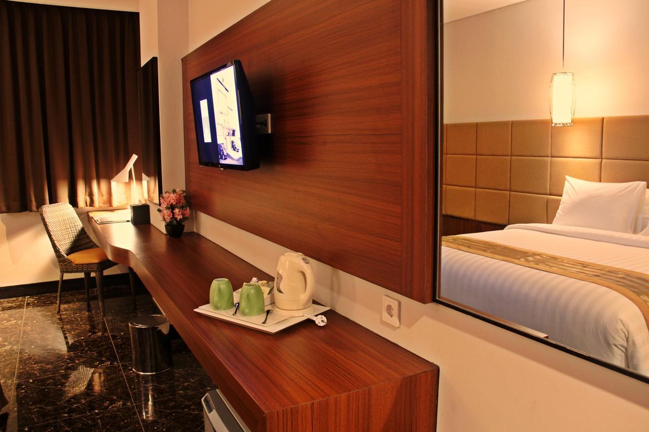 Atrium Premiere Cilacap Esterno foto