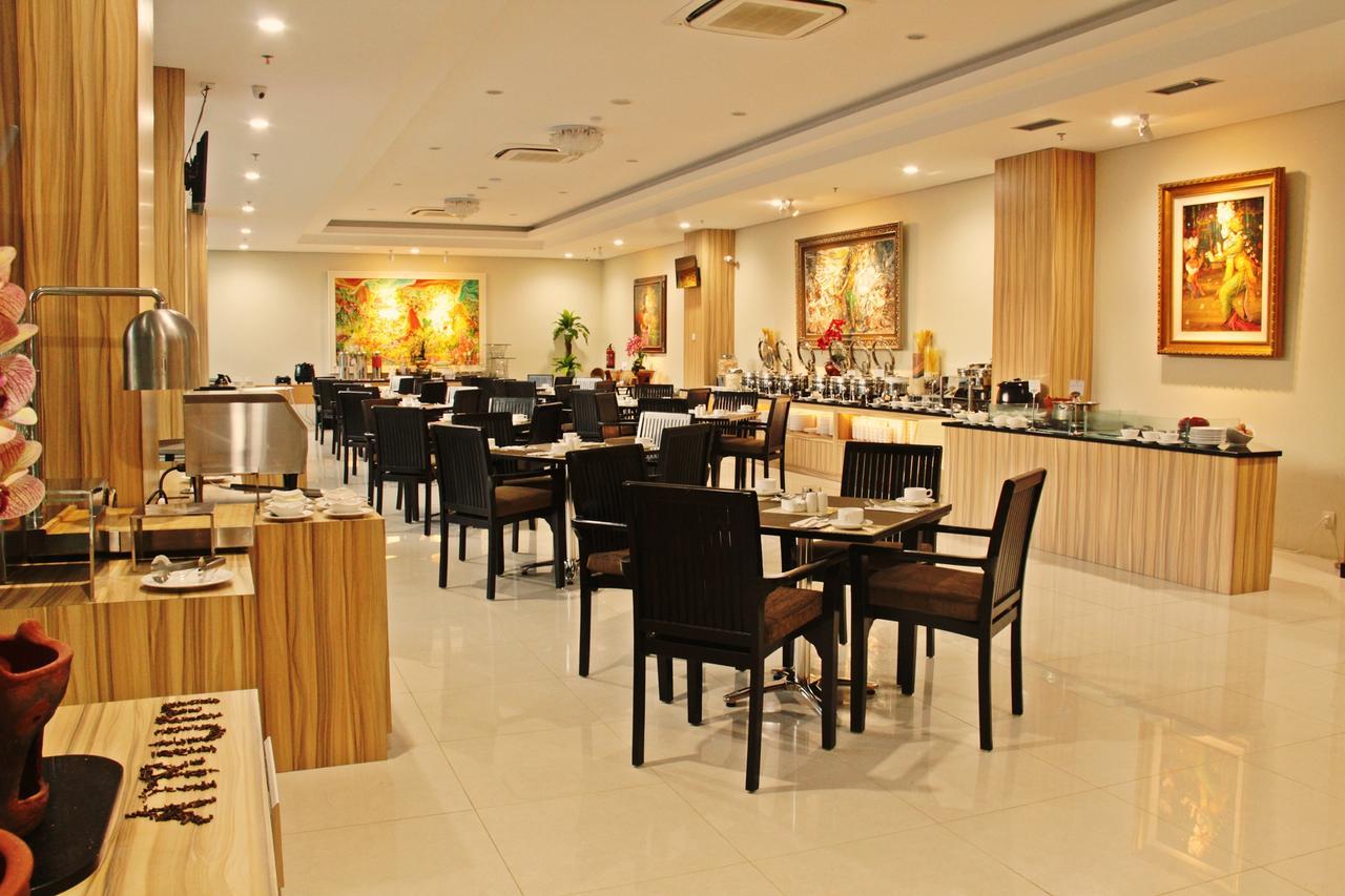 Atrium Premiere Cilacap Esterno foto