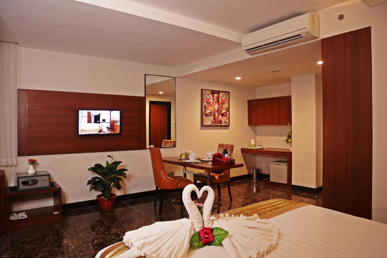 Atrium Premiere Cilacap Esterno foto