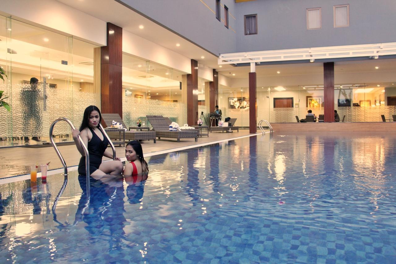 Atrium Premiere Cilacap Esterno foto
